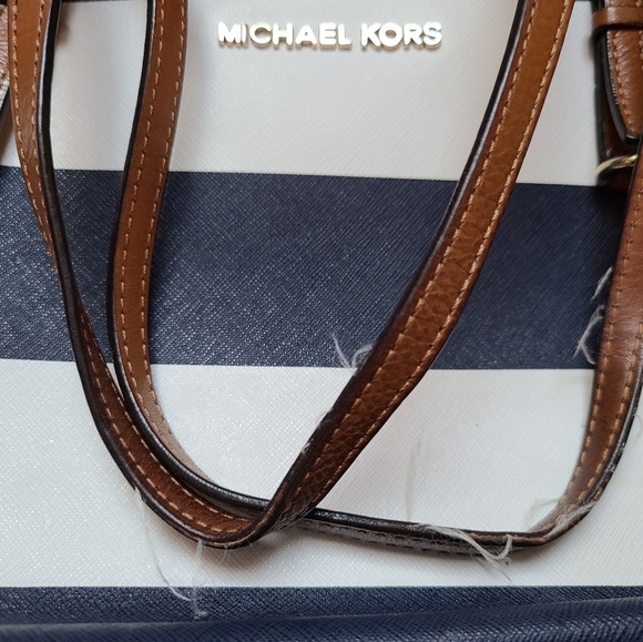 Michael Kors Jet Set Travel Stripe Tote & Wristlet - Picture 3 of 8
